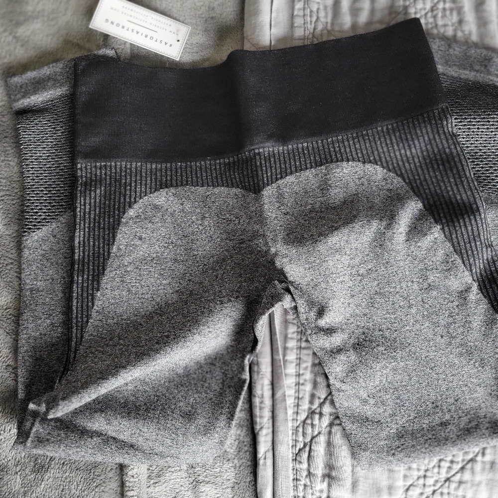 Astoria Leggings New with Tags - Picture 6 of 6